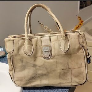Dooney Bourke shoulder bag, 👜 cream color, medium size